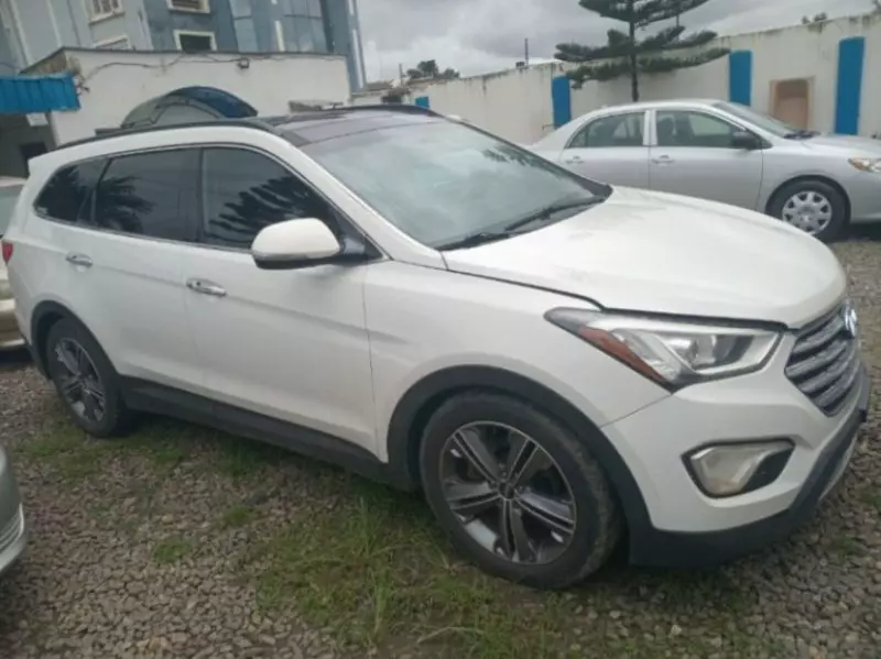 Hyundai Santa Fe   - 2015