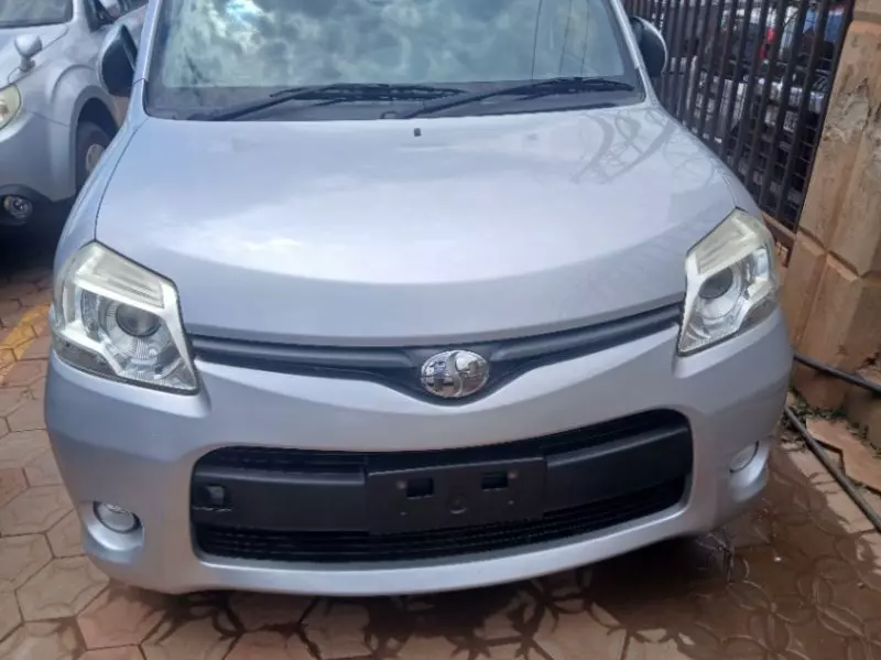 TOYOTA Rumion   - 2012