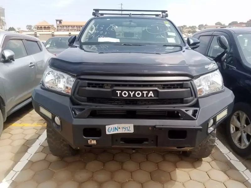 Toyota Hilux   - 2017