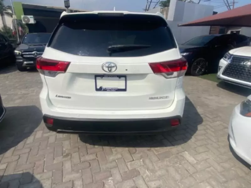 Toyota Highlander   - 2014