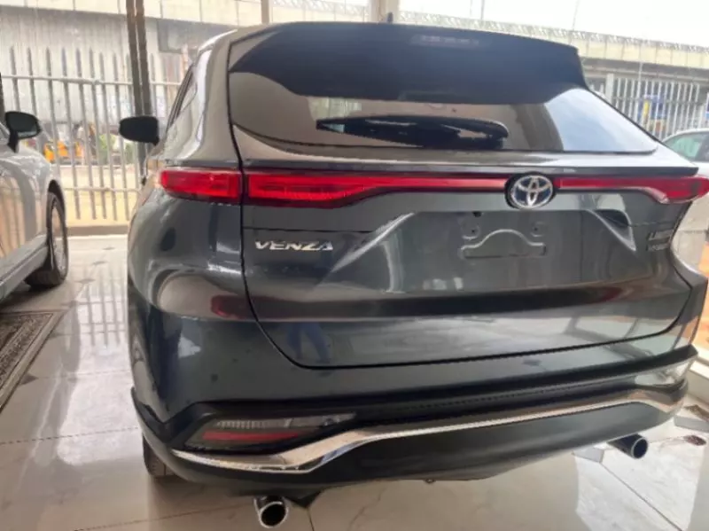Toyota Venza   - 2021
