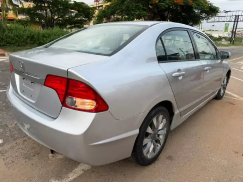 Honda Civic   - 2009