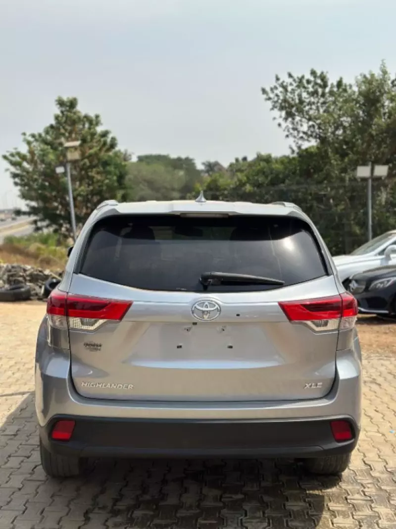 Toyota Highlander   - 2016