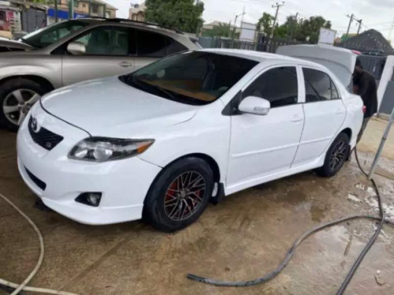 Toyota Corolla   - 2009