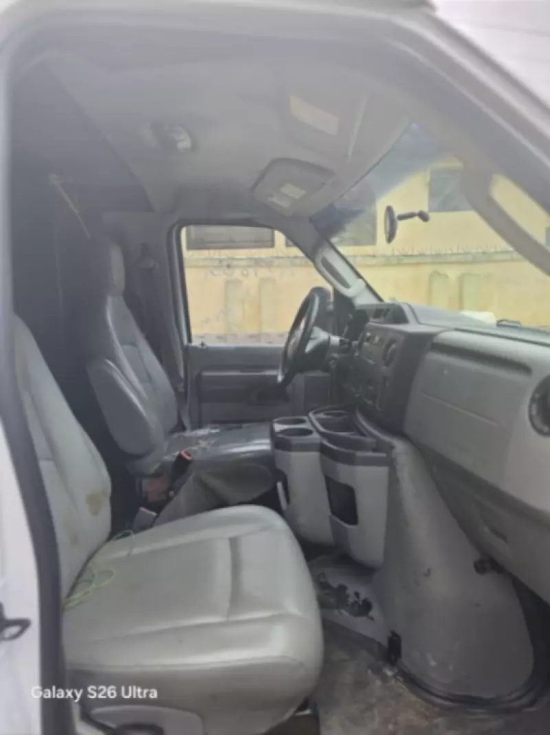 Ford E 150   - 2014