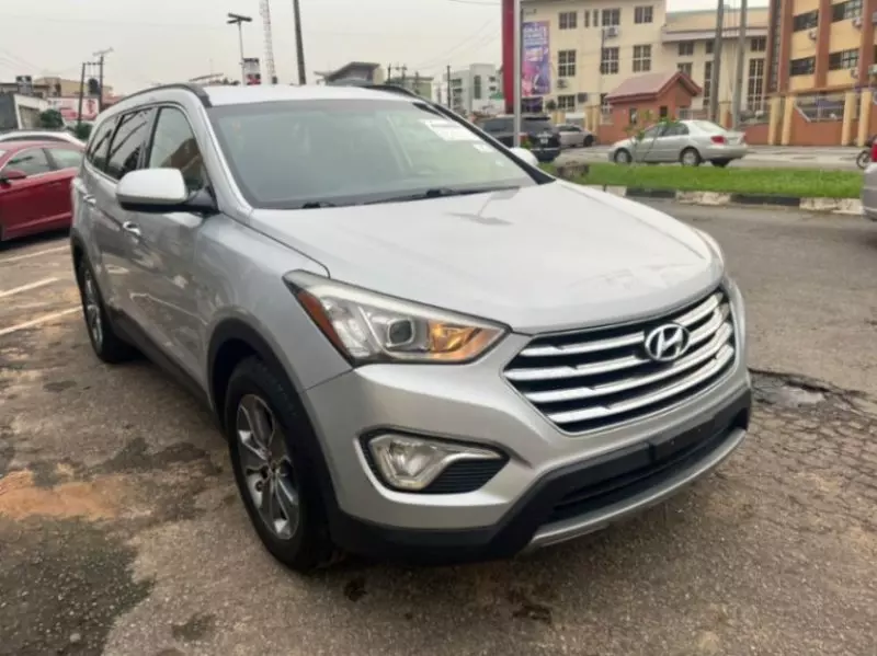 Hyundai Santa Fe   - 2016