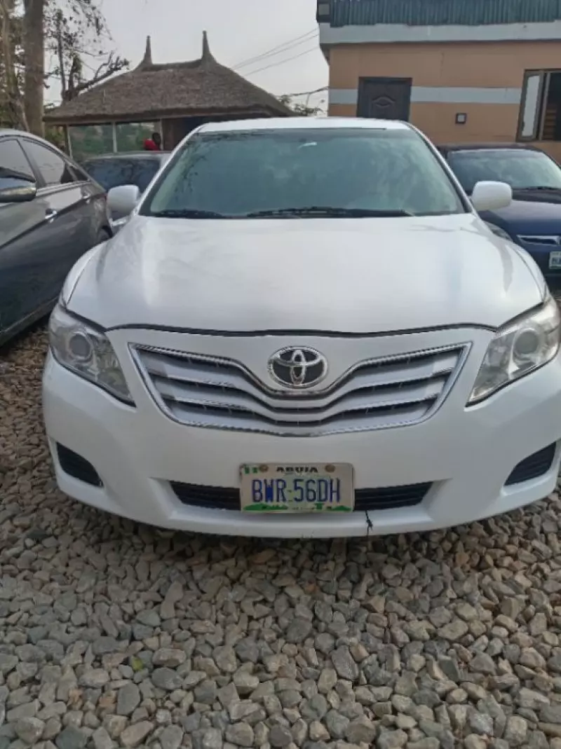 Toyota Camry   - 2010
