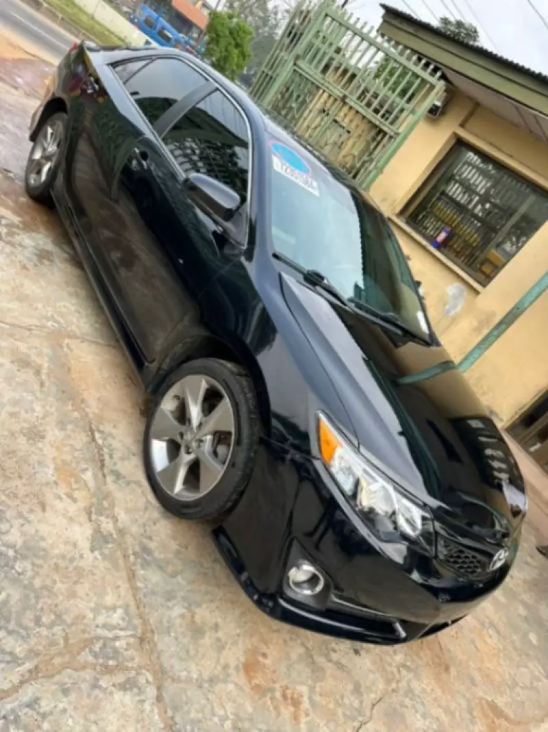 Toyota Camry   - 2012