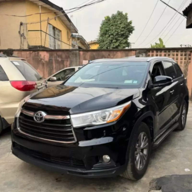 Toyota Highlander   - 2016