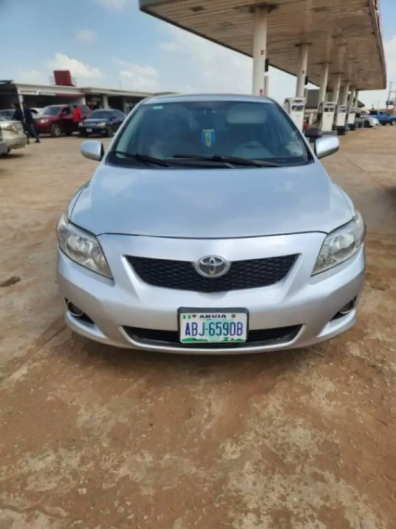 Toyota Corolla   - 2009