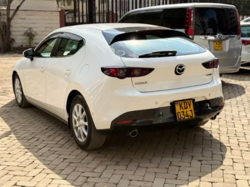 Mazda 3   - 2019