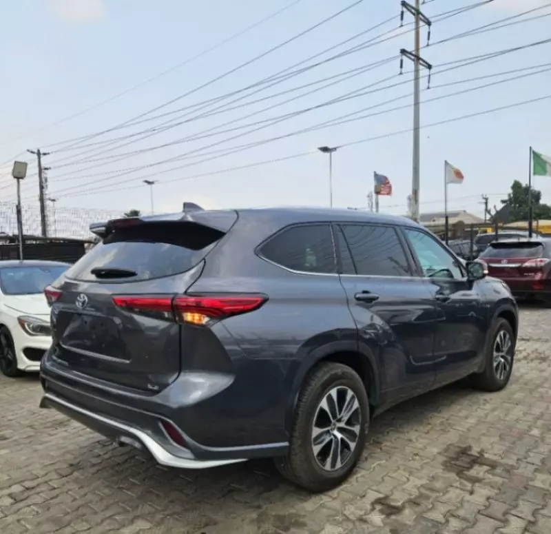 Toyota Highlander   - 2020
