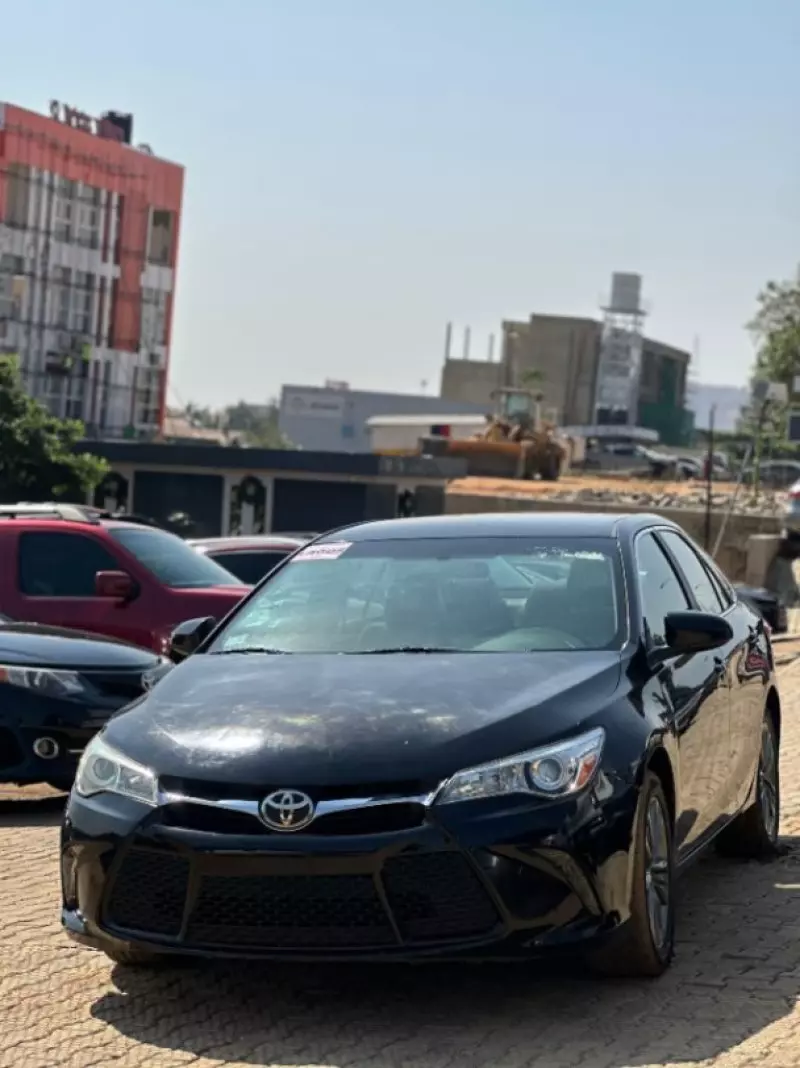 Toyota Camry   - 2016