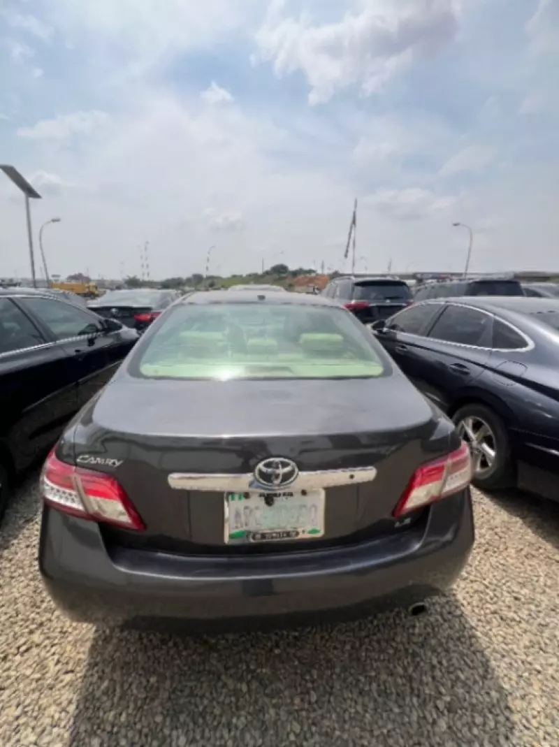 TOYOTA Camry - 2010
