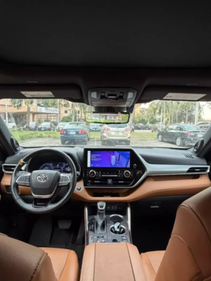Toyota Highlander   - 2023