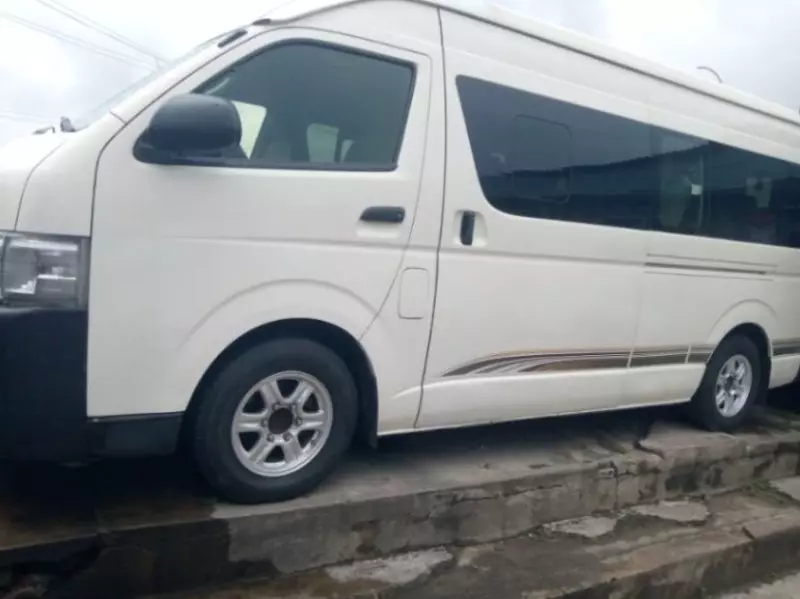 Toyota Hiace   - 2012