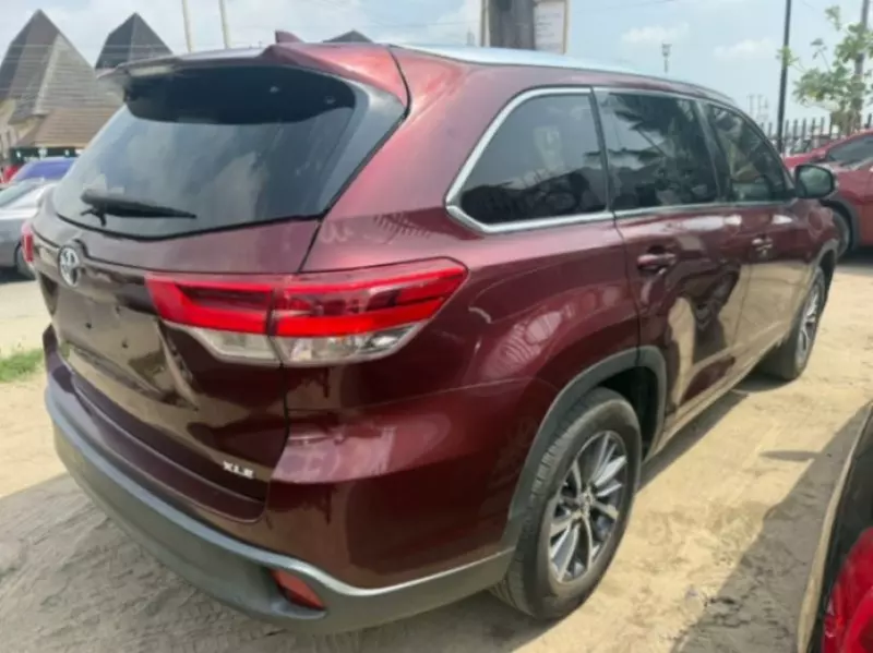 Toyota Highlander   - 2017