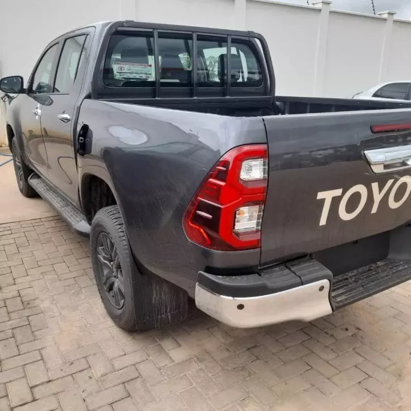 Toyota Hilux   - 2025