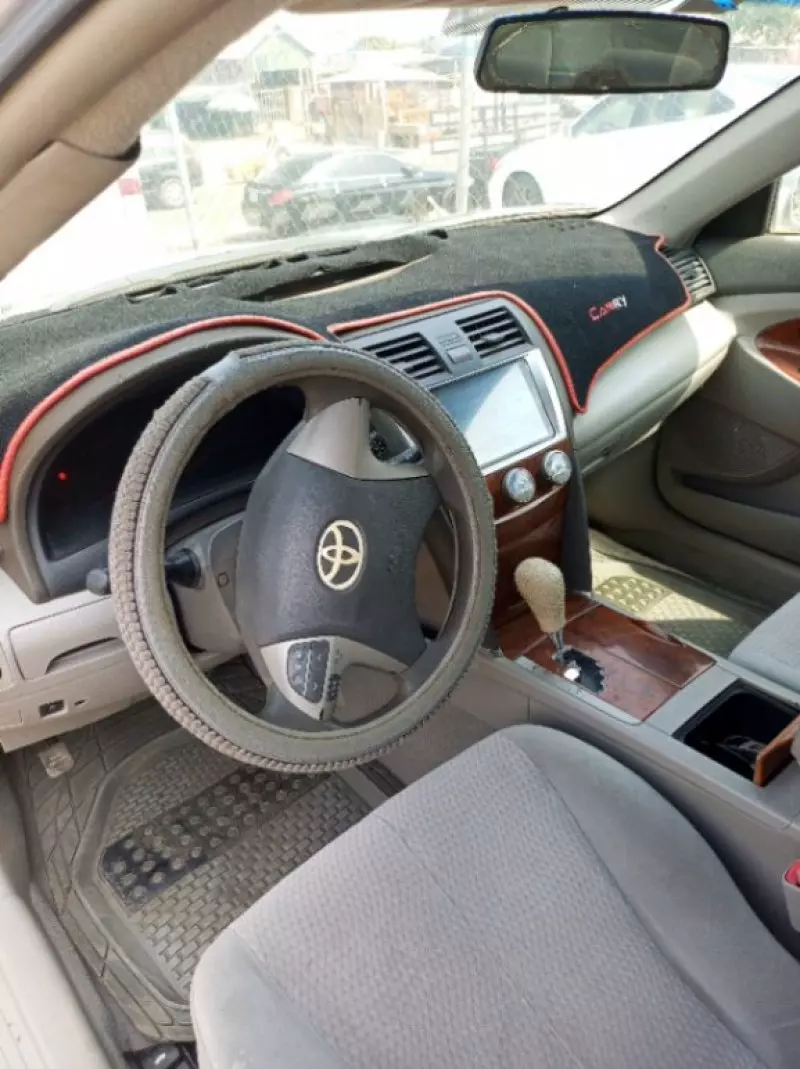 Toyota Camry   - 2011