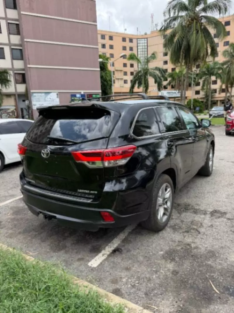 Toyota Highlander   - 2017