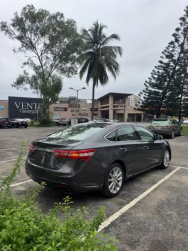 Toyota Avalon   - 2013