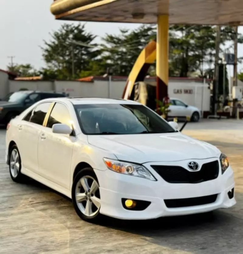 Toyota Camry   - 2011
