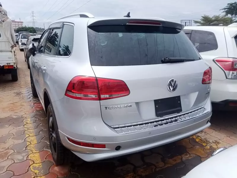 Volkswagen Touareg   - 2012