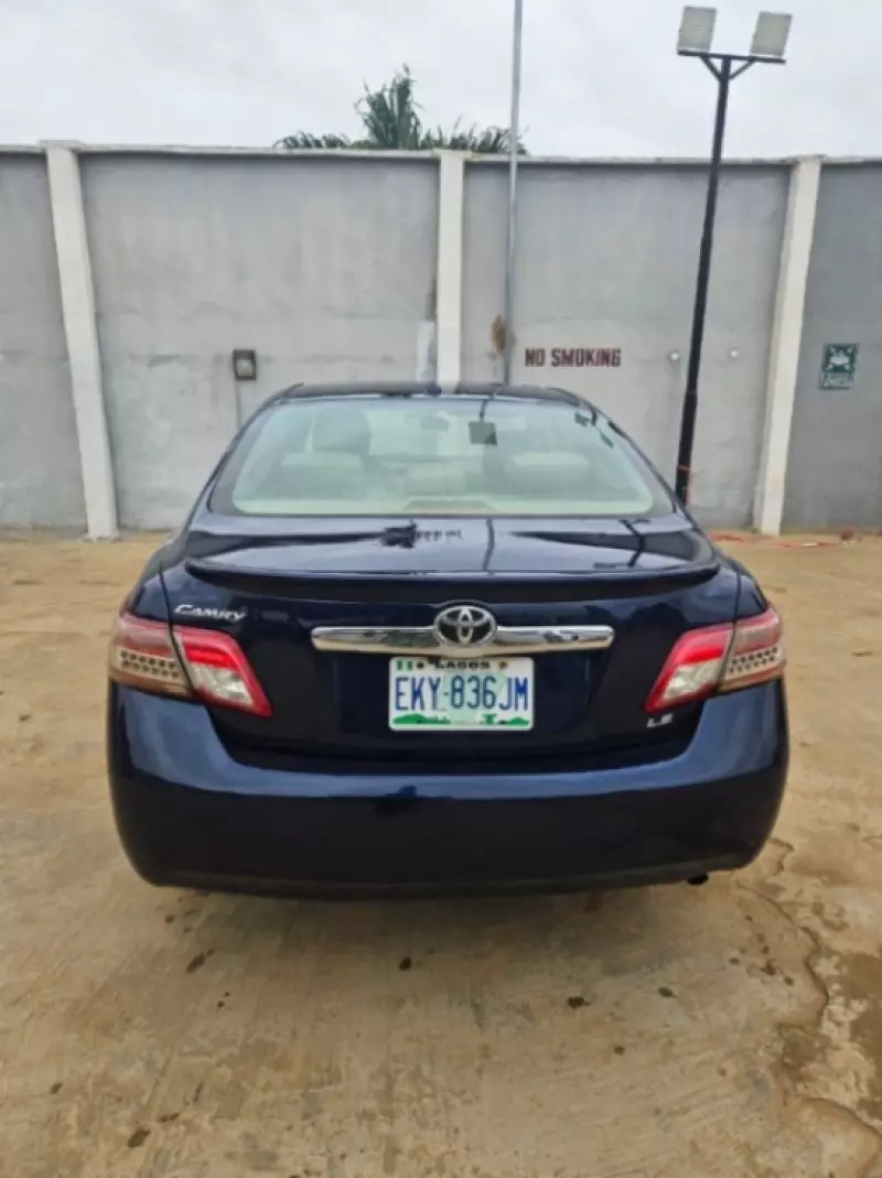 TOYOTA Camry - 2010