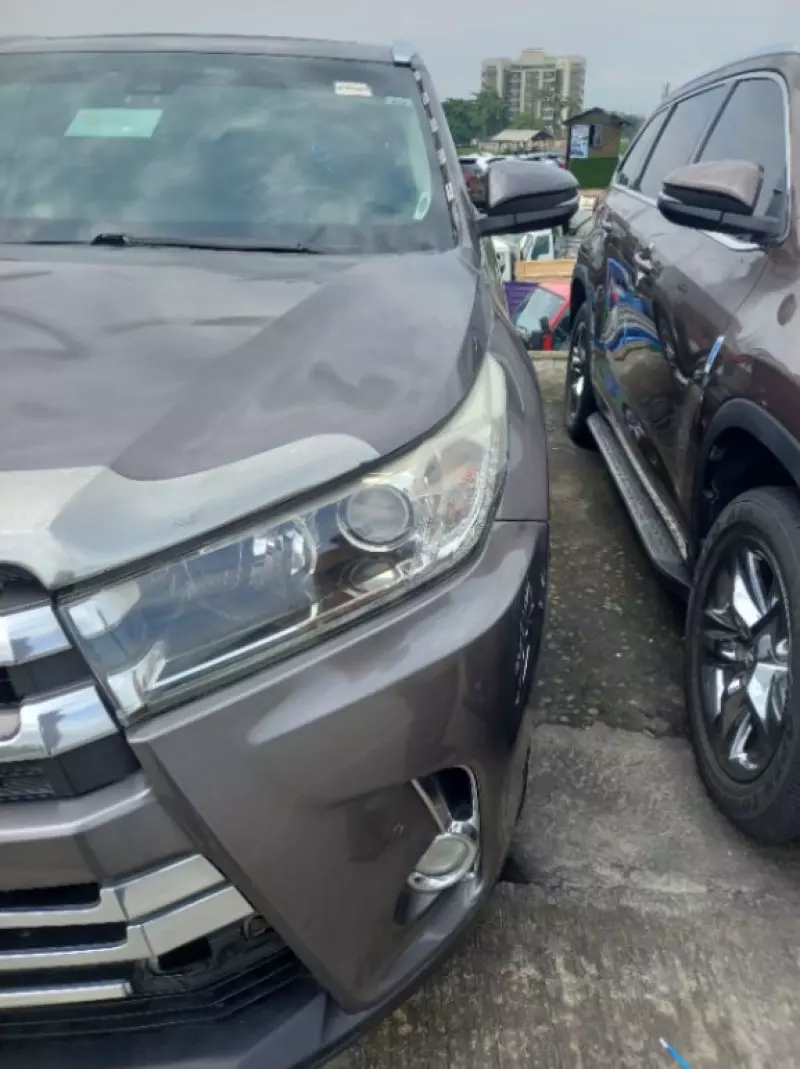 Toyota Highlander   - 2018