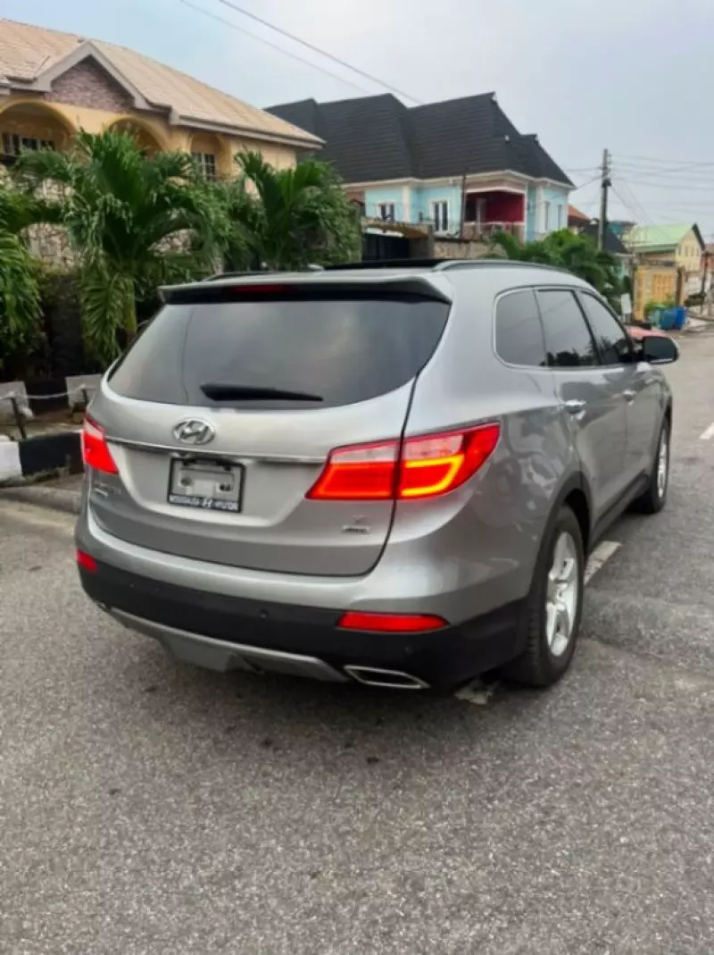 Hyundai Santa Fe   - 2013