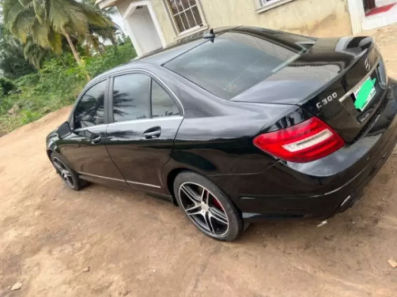 Mercedes-Benz C 300   - 2010