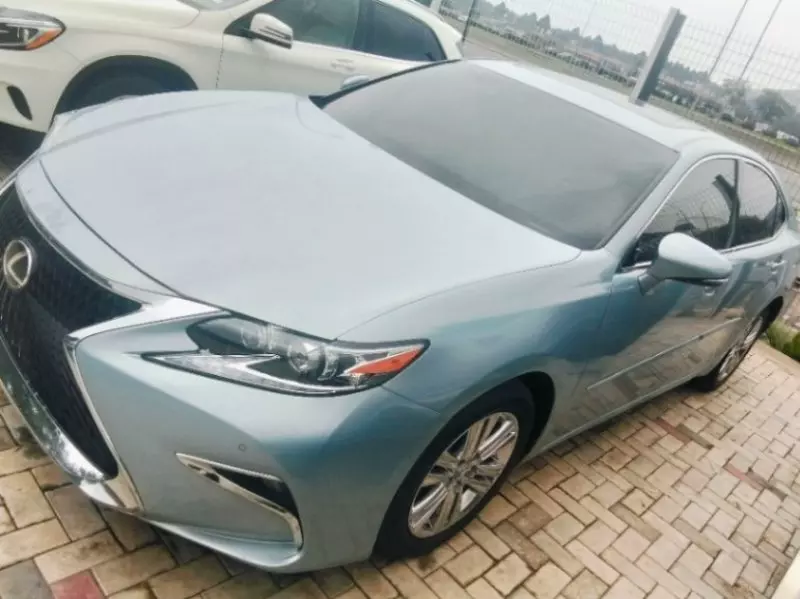 Lexus ES   - 2013