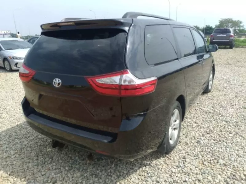 TOYOTA Sienna - 2016