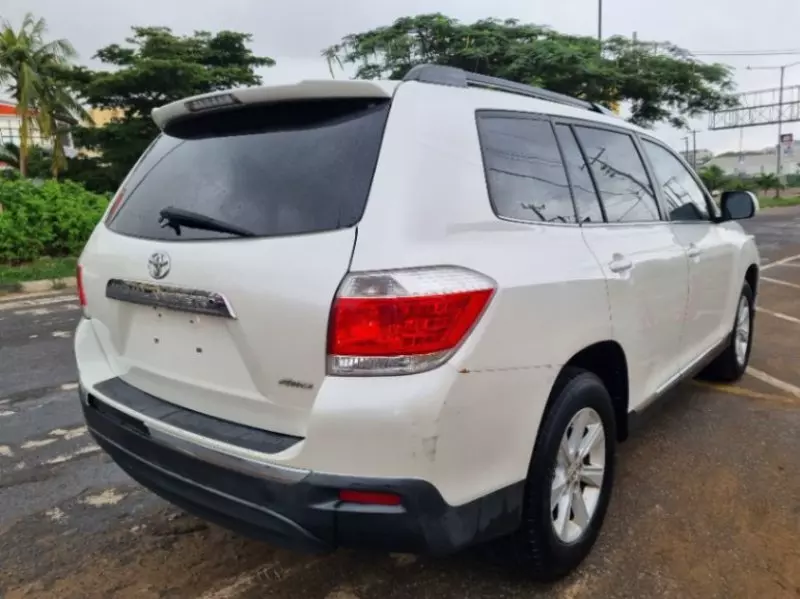 Toyota Highlander   - 2012