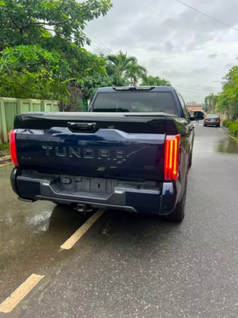 TOYOTA Tundra   - 2023