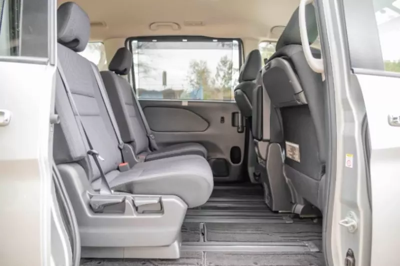 Nissan Serena   - 2018
