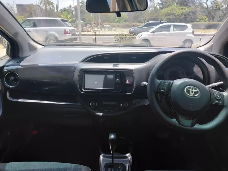 TOYOTA Vitz   - 2017