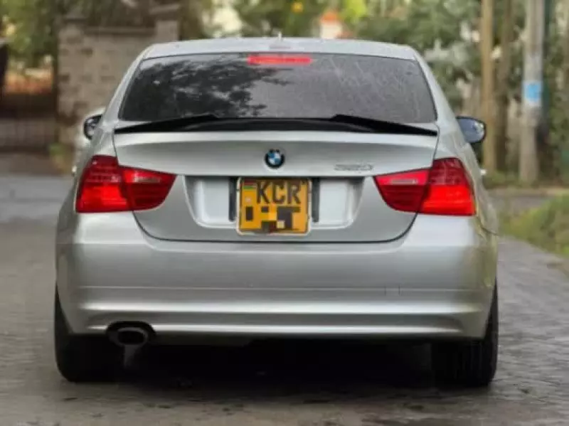 BMW 320i   - 2011