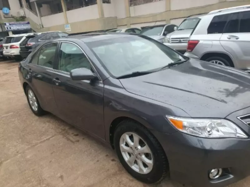 Toyota camry   - 2011