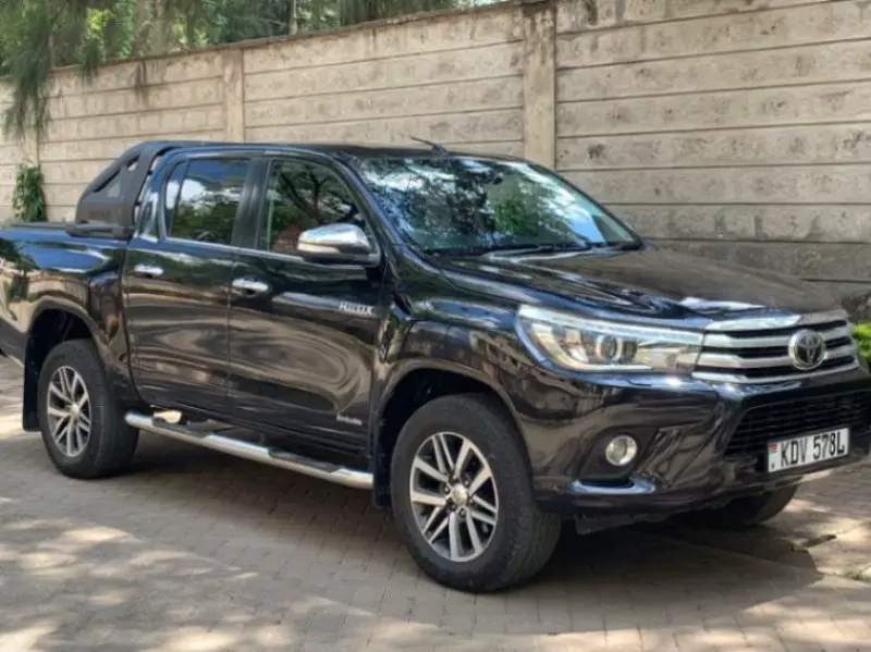 Toyota Hilux   - 2016