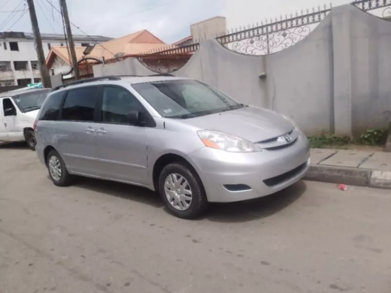 TOYOTA Sienna   - 2007