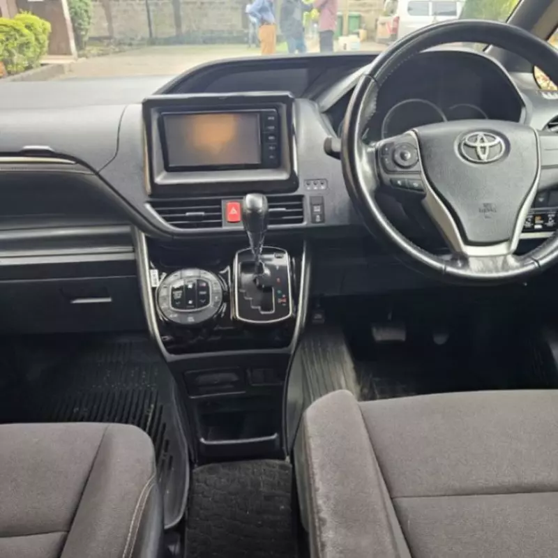 Toyota esquire   - 2016