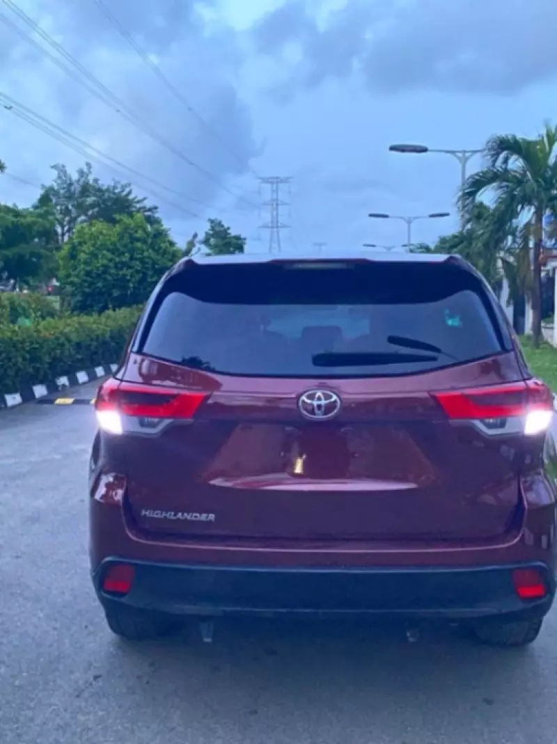 Toyota Highlander   - 2017