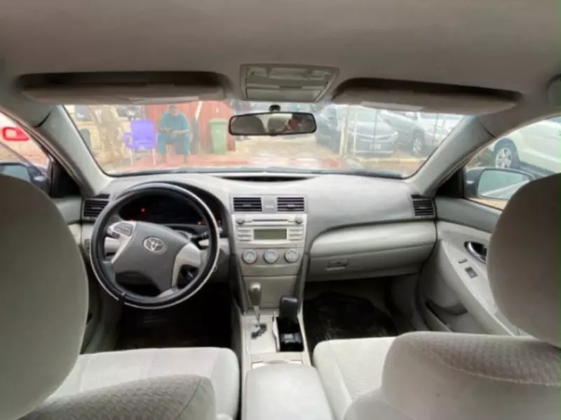 Toyota Camry   - 2010