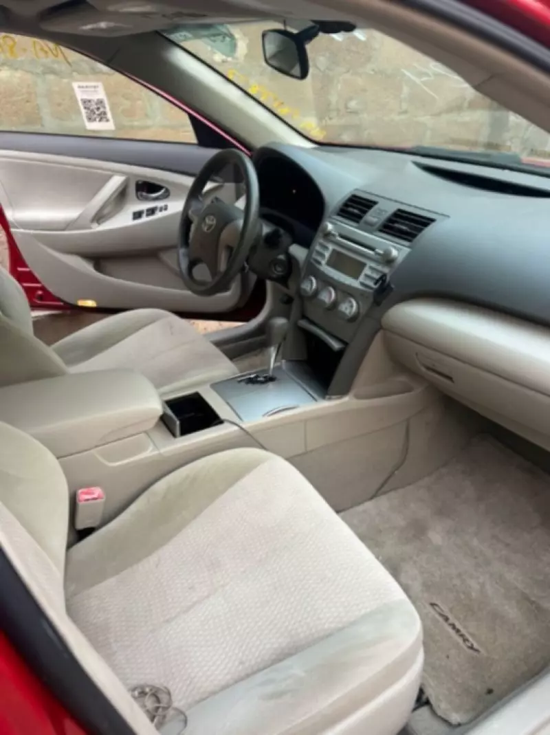 Toyota Camry   - 2010