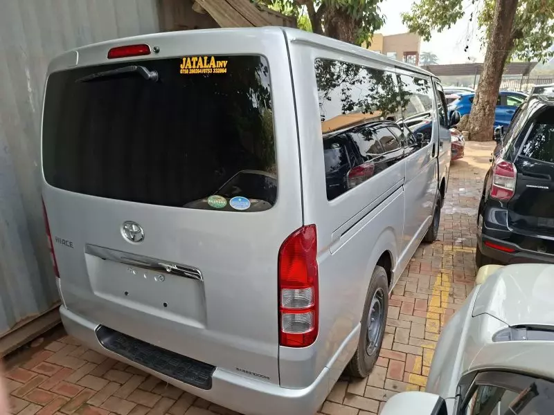 Toyota Hiace   - 2013