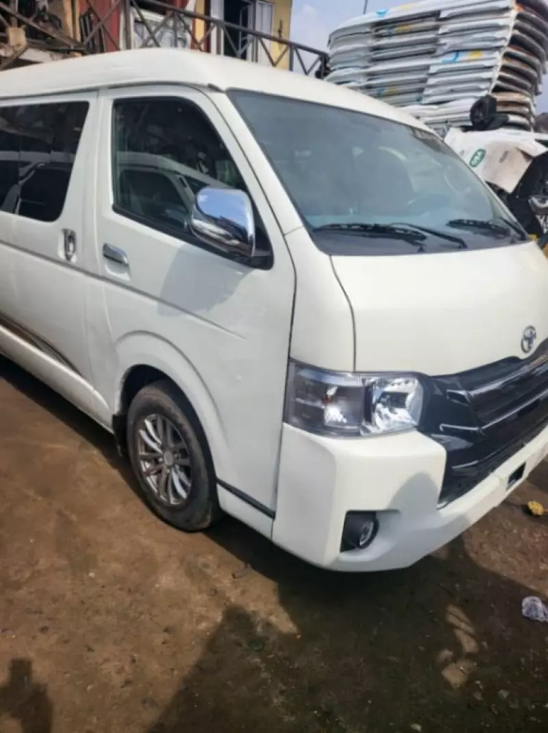 Toyota Hiace   - 2010
