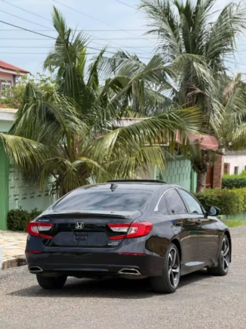 Honda Accord   - 2018