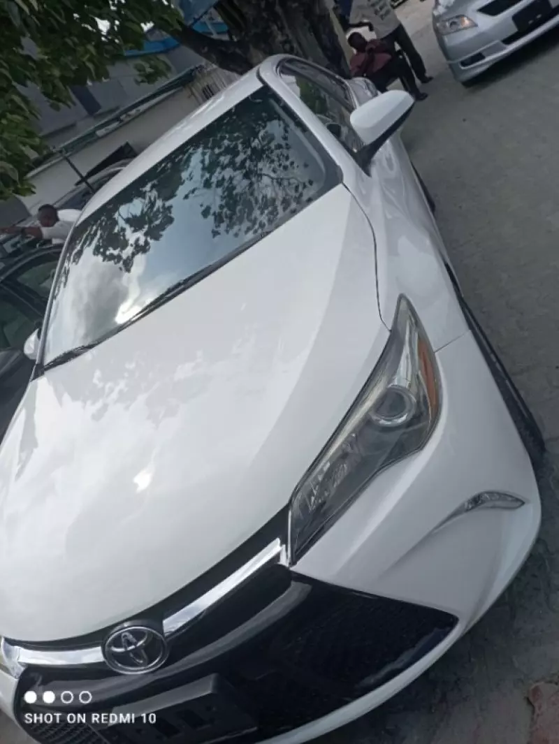 Toyota Camry - 2017