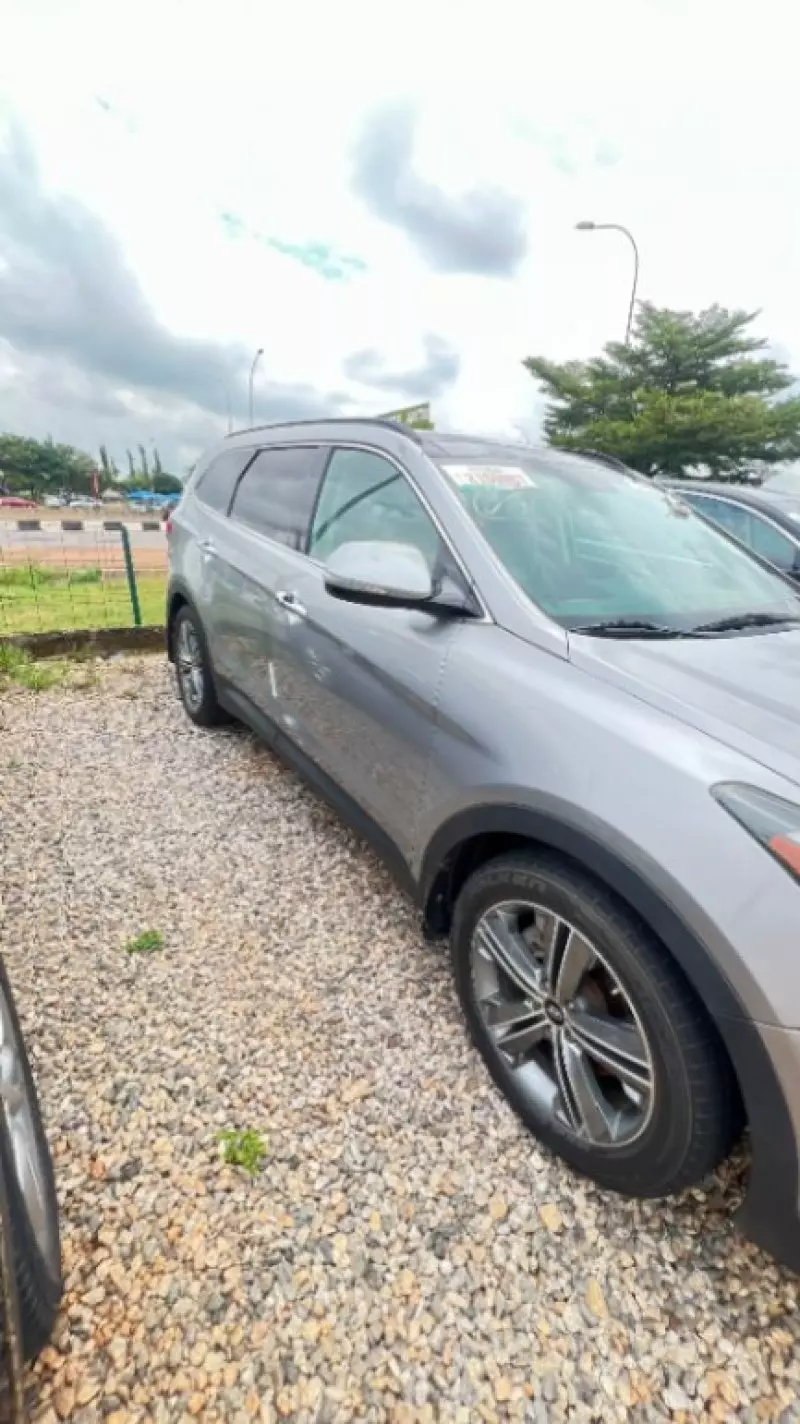 Hyundai Santa Fe   - 2016